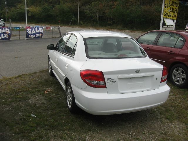 Kia Rio 2003 photo 4