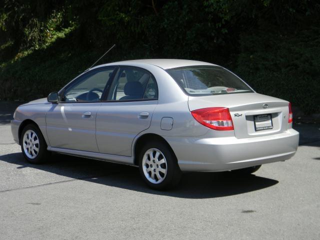 Kia Rio 2003 photo 2