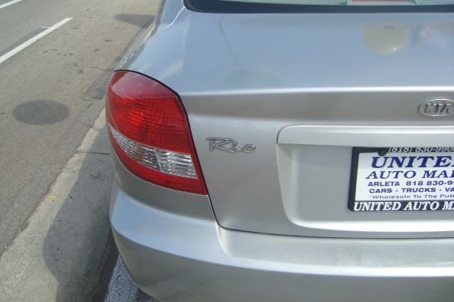 Kia Rio 2004 photo 16