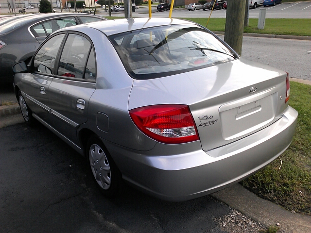 Kia Rio 2004 photo 2