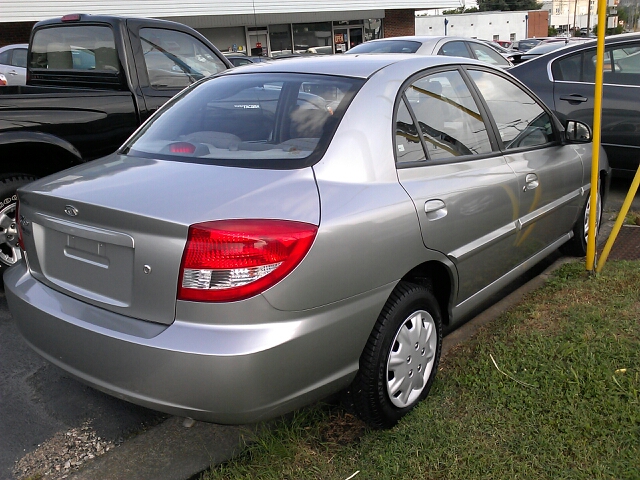 Kia Rio 2004 photo 4