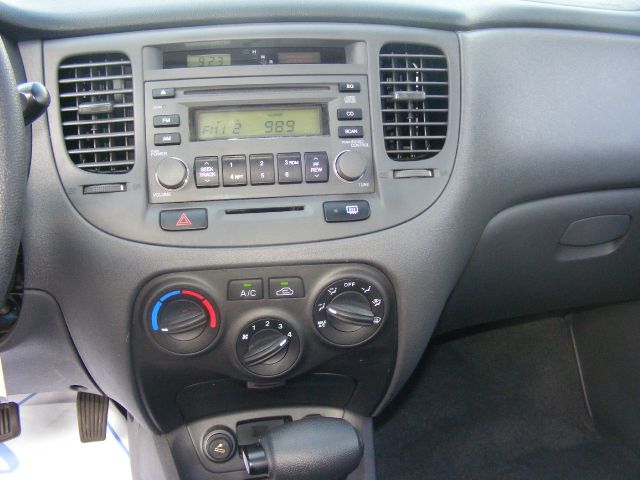 Kia Rio 2006 photo 3