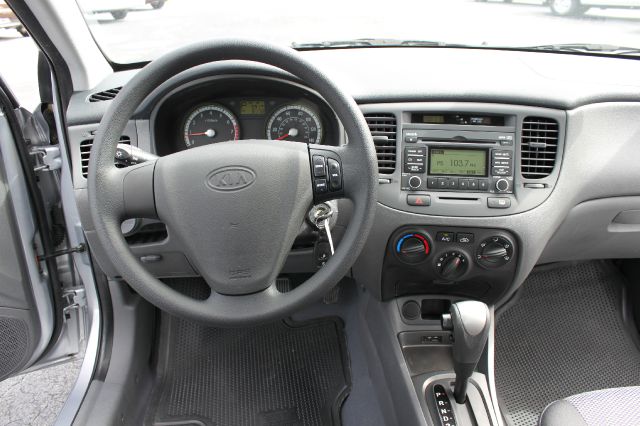 Kia Rio 2009 photo 16