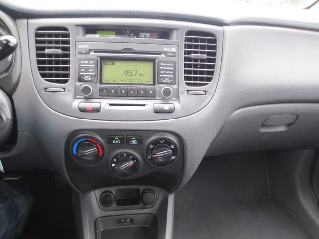 Kia Rio 2009 photo 11