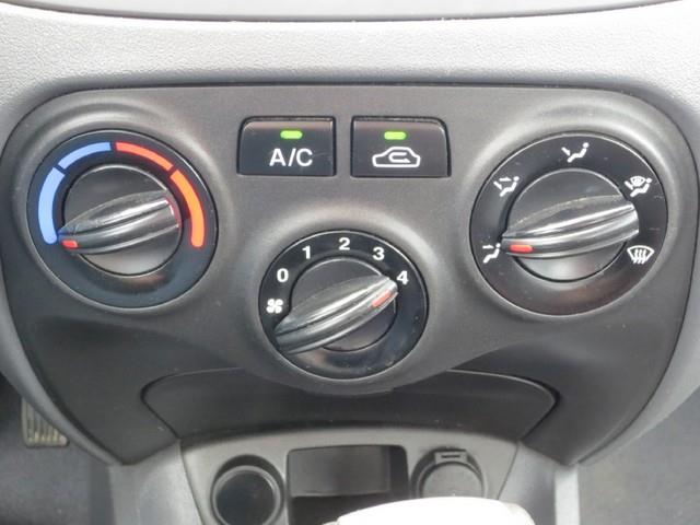 Kia Rio 2009 photo 22