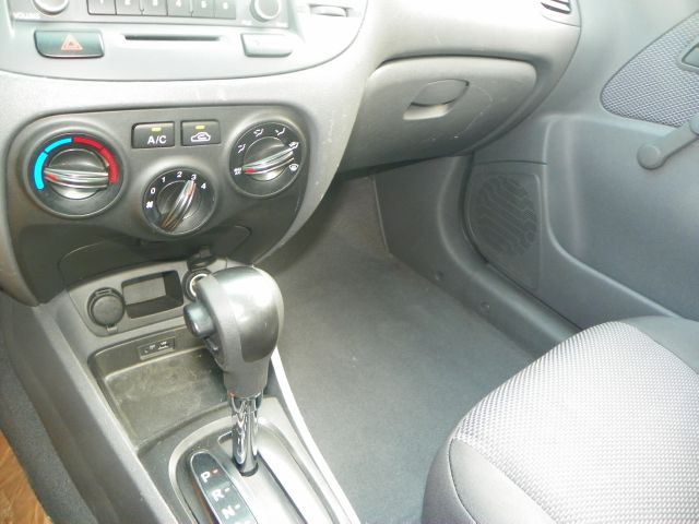 Kia Rio 2010 photo 8