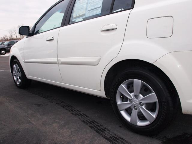 Kia Rio 2010 photo 2