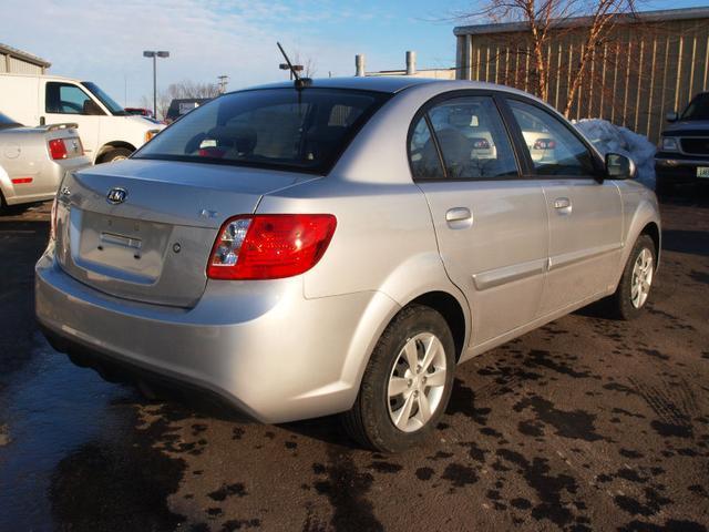 Kia Rio 2010 photo 3