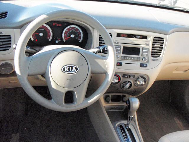 Kia Rio 2010 photo 4