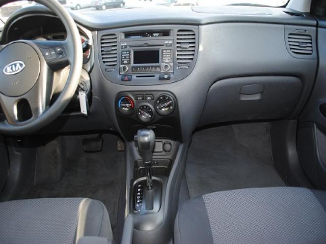 Kia Rio 2010 photo 2