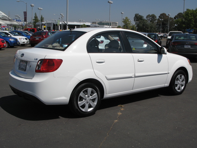 Kia Rio 2011 photo 4