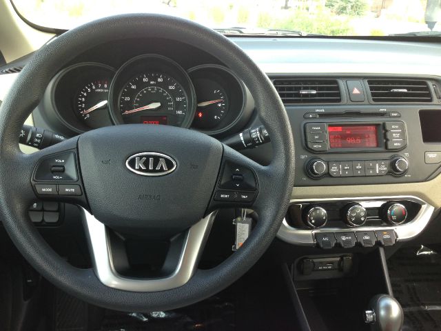 Kia Rio 2013 photo 1