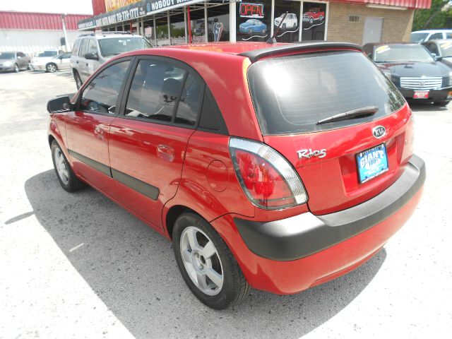 Kia Rio5 2006 photo 2