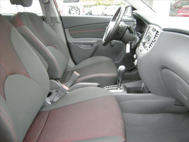 Kia Rio5 2007 photo 4