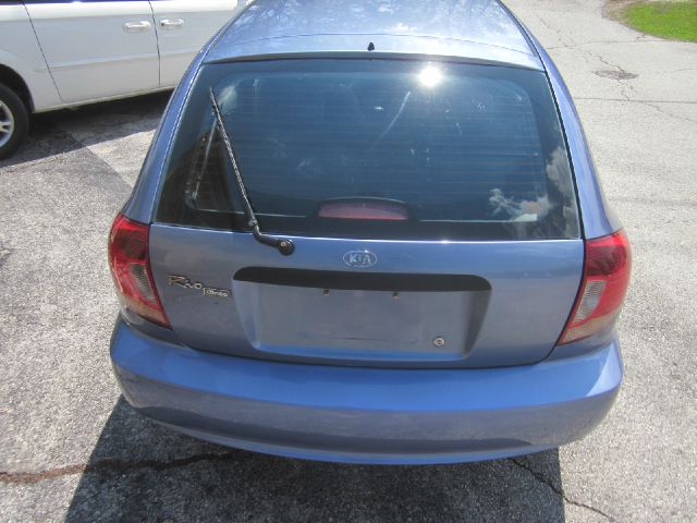 Kia Rio Cinco 2004 photo 13