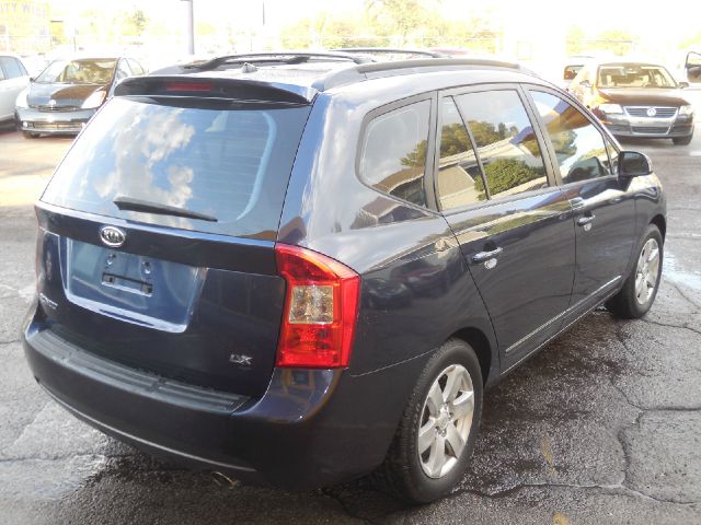 Kia Rondo 2007 photo 4