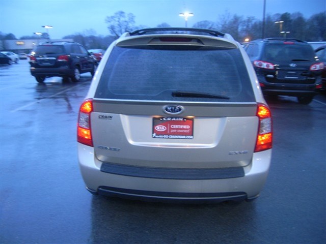 Kia Rondo 2007 photo 1