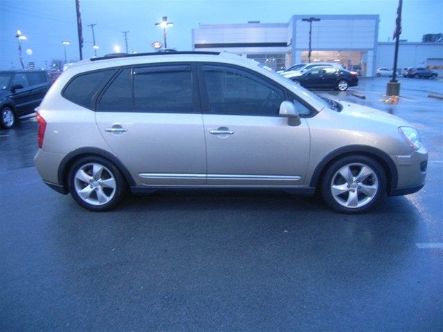 Kia Rondo 2007 photo 4