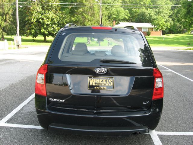 Kia Rondo 2007 photo 1