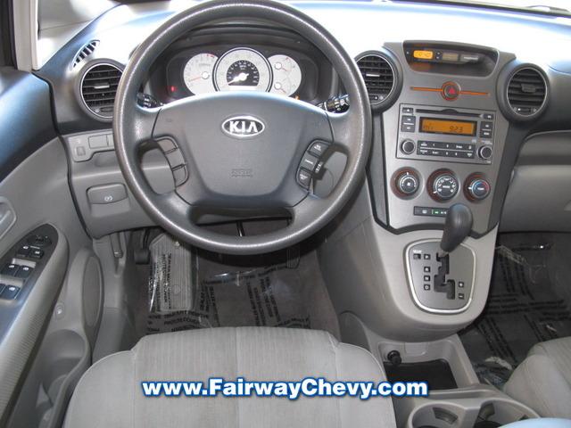 Kia Rondo 2007 photo 3