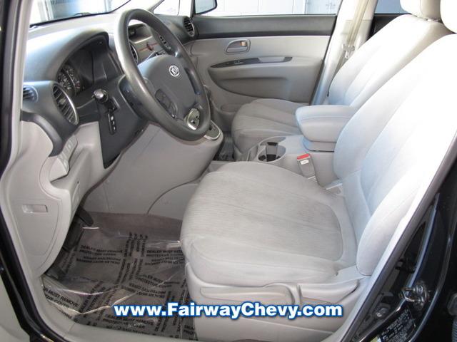 Kia Rondo 2007 photo 4