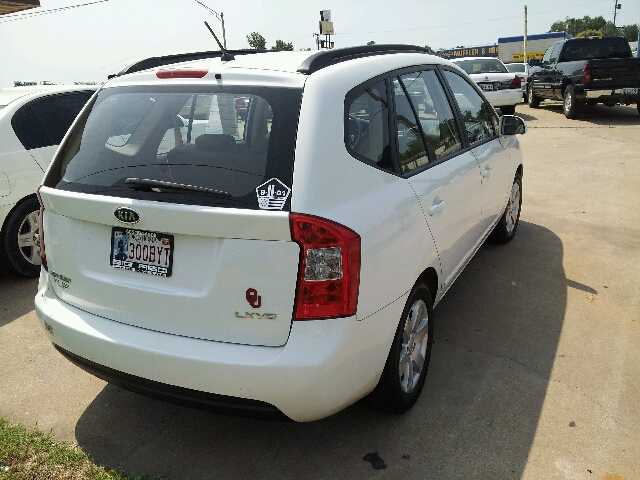 Kia Rondo 2008 photo 1