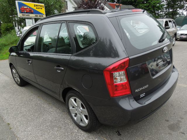 Kia Rondo 2008 photo 4