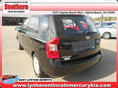 Kia Rondo 2008 photo 4