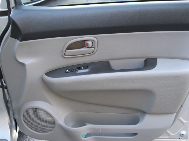 Kia Rondo 2008 photo 5