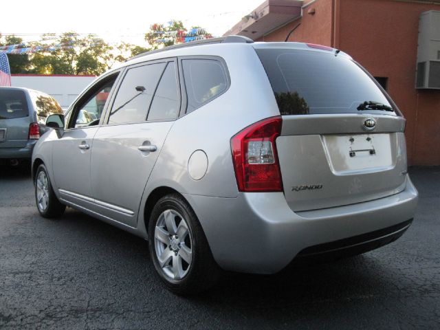 Kia Rondo 2008 photo 8