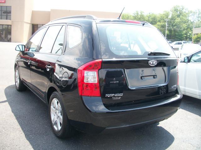 Kia Rondo 2008 photo 2