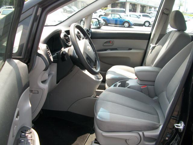 Kia Rondo 2008 photo 3