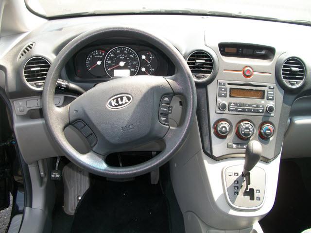 Kia Rondo 2008 photo 5