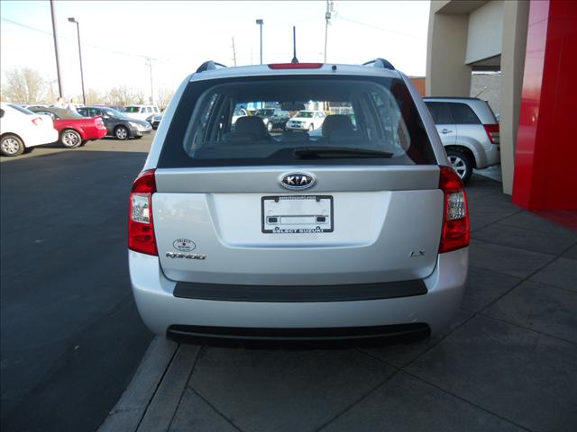 Kia Rondo 2008 photo 3