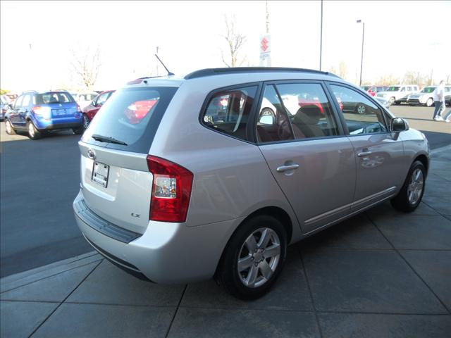 Kia Rondo 2008 photo 4