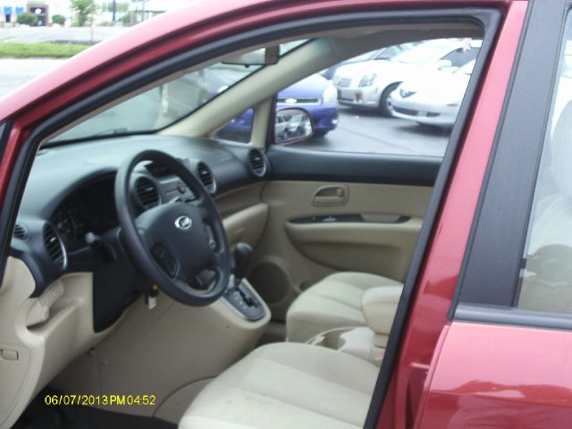 Kia Rondo 2008 photo 2