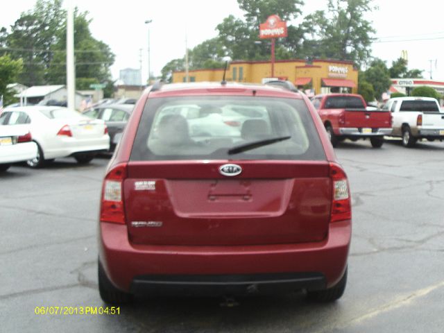 Kia Rondo 2008 photo 4