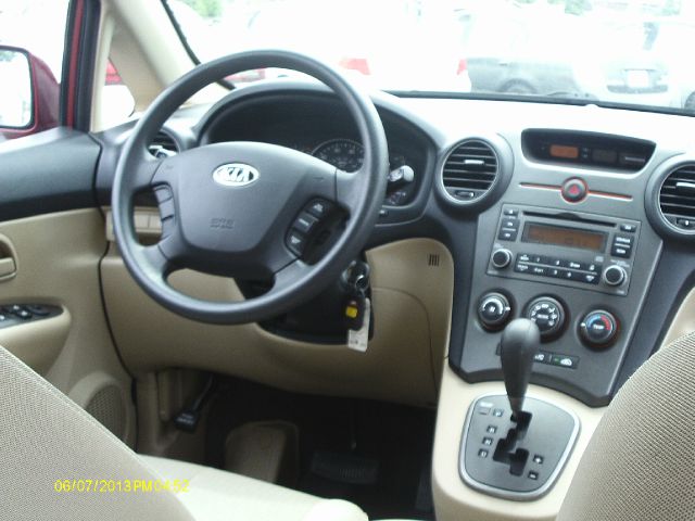 Kia Rondo 2008 photo 7