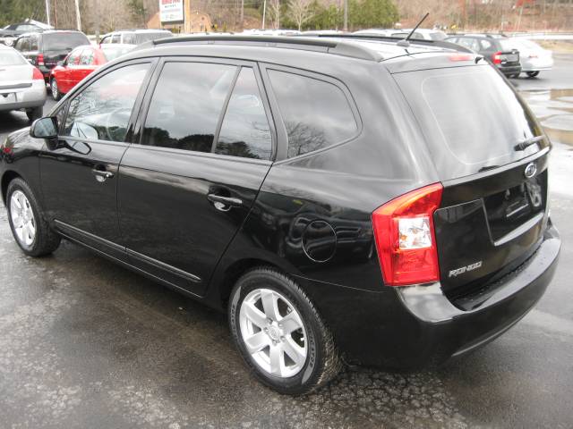 Kia Rondo 2008 photo 2