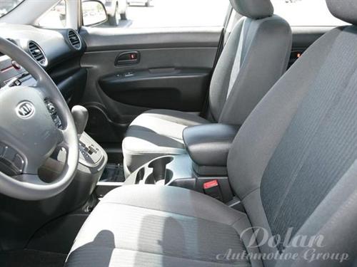 Kia Rondo 2008 photo 3