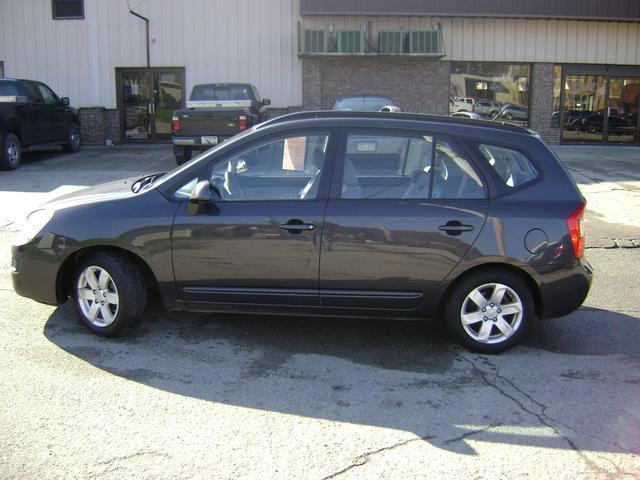 Kia Rondo 2008 photo 1