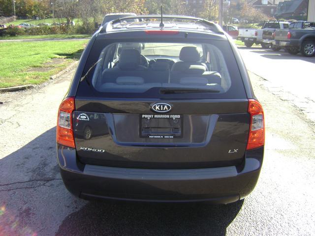 Kia Rondo 2008 photo 2