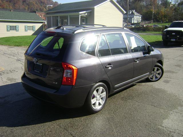 Kia Rondo 2008 photo 3