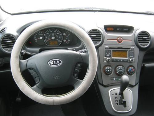 Kia Rondo 2009 photo 1