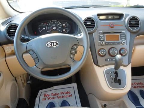 Kia Rondo 2009 photo 1