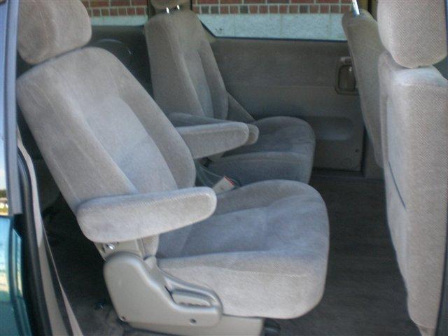 Kia Sedona 2002 photo 1