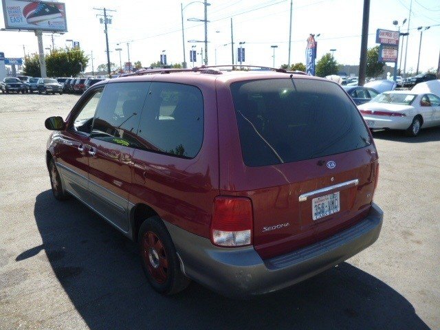 Kia Sedona 2002 photo 2