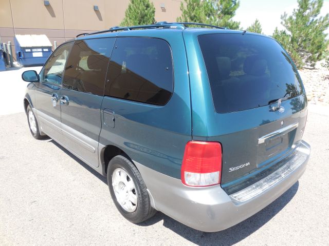 Kia Sedona Open-top MiniVan