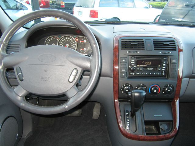 Kia Sedona 2003 photo 12