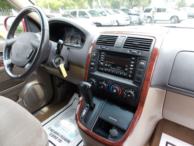 Kia Sedona 2003 photo 16